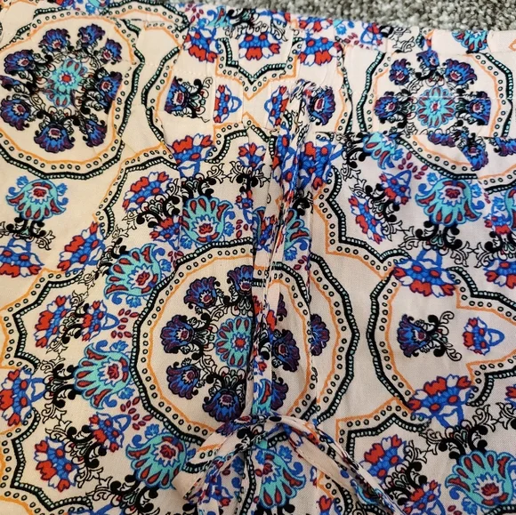 BEBOP | Women's Pink mandala medallion pattern shorts. NWT - Picture 3 of 8